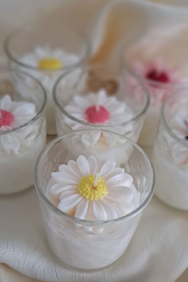 Daisy flower jar candle